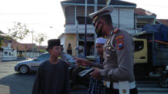 Tak Pakai Masker di Sampang Madura Disanksi Baca Surat Pendek Al-Quran