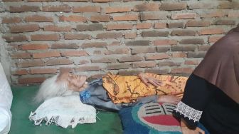 Berusia Lebih Dari 100 Tahun, Nenek Wartinah Masih Rajin Bershalawat