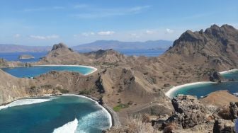 Mendaki Pulau Padar, Tempat Terbaik Nikmati Hamparan Laut Labuan Bajo