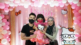 Bertema Hello Kitty, 5 Potret Ulang Tahun Vania Athabina, Adik Verrell Bramasta