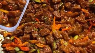 Banting Setir, Cobain Yuk Resep Sambal Krecek dari Desainer Anne Avantie