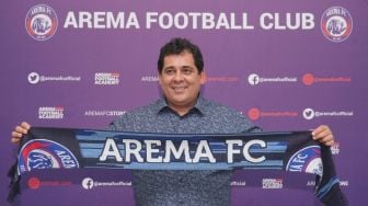 Solidaritas Brasil! Carlos Oliveira Beri Dukungan Penuh untuk Joel Cornelli di Arema FC