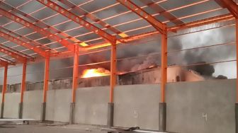 Pabrik Kasur Busa di Sukoharjo Ludes Terbakar