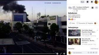 Kebakaran, Asap Membumbung Dari Gedung Mesin Jahit di Jalan Niaga Surabaya