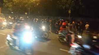 Mencekam! Bentrok Pecah di Tangerang, 2 Kelompok Massa Ngamuk Saling Serang