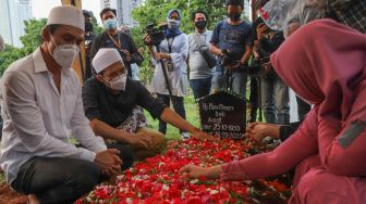 Indra Bruggman Cerita Detik-detik Ibunda Wafat, Sempat Ucap Kalimat Tauhid