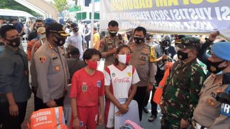 Gegara Tak Pakai Masker, Dua Atlet Sepak Bola Putri Dihukum Polisi