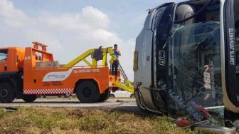 Lagi! Kecelakaan di Tol Cipali, Satu Orang Tewas dan 14 Luka-luka