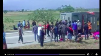 Video Detik Detik Proses Evakuasi Kecelakaan Bus Maut di Tol Cipali