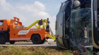 Lagi! Kecelakaan di Tol Cipali, Satu Orang Tewas dan 14 Luka-luka