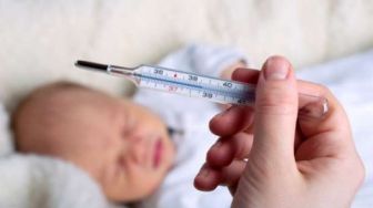 Anak Demam Usai Imunisasi, Ini Saran Dari Dokter