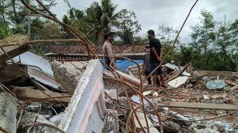 Anak di Ponorogo Robohkan Rumah Ibunya, Ternyata Begini Ceritanya...