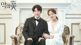 Potret Pernikahan Lee Joon Gi dan Moon Chae Won Disorot