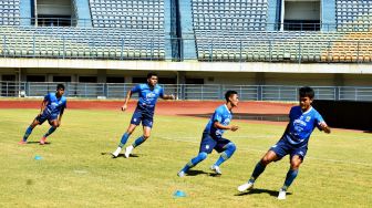 Digeser ke Tengah, Bek Persib Henhen Herdiana Mengaku Siap