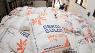 6.626 KPM PKH Bangkep Dapat Bantuan Beras 15 Kg 