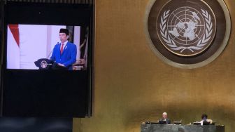 Layar memperlihatkan Presiden Joko Widodo menyampaikan pidato yang telah direkam sebelumnya pada Sidang Majelis Umum ke-75 PBB secara virtual di Markas PBB, New York, Amerika Serikat, Rabu (23/9/2020). [ANTARA FOTO]