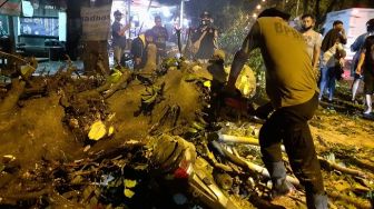 Bogor Dilanda Hujan Angin, 8 Motor Tertimpa Pohon Tumbang