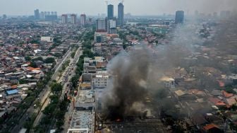 Foto aerial kebakaran Pasar Cempaka Putih di Jakarta Pusat, Kamis (24/9/2020).. [ANTARA FOTO/Sigid Kurniawan]