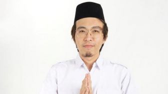 Dr Tirta Sebut Covid-19 Ditunggangi Politik Risma: Jokowi Gak Tau Apa-apa