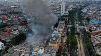 Foto aerial kebakaran Pasar Cempaka Putih di Jakarta Pusat, Kamis (24/9/2020).. [ANTARA FOTO/Sigid Kurniawan]