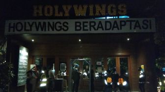 Bandel! Ngeyel Buka Melebihi Jam Operasional, Cafe Holywings Surabaya Ditutup
