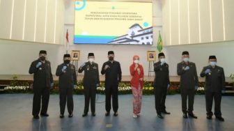 Ridwan Kamil Lantik 7 Pejabat Sementara Wali Kota dan Bupati