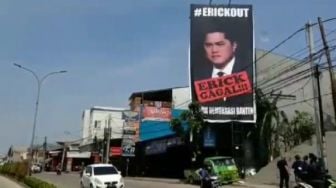 Dianggap Gagal Jadi Menteri BUMN, Baliho Erick Out Terpampang di Pamulang