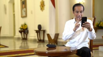 Perawat Curhat ke Presiden Jokowi, Pulang ke Rumah Sebulan Sekali