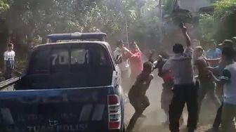 Pria Bermotor RX King Memaksa Masuk Kediaman Abuya Uci Cilongok