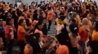 Viral Emak-emak Asyik Senam Zumba Tanpa Masker, Publik Murka