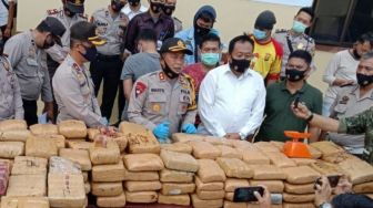 Diangkut Pakai Mobil, Penyelundupan Nyaris 1 Ton Ganja Terhenti di Sumsel