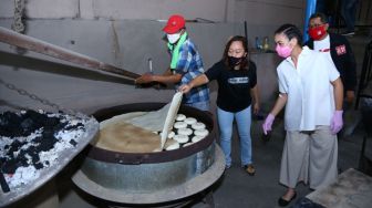 Kunjungi Rumah Produksi Kue Bulan Putri Ny Lauw, Sara: Tak Semua Menurun