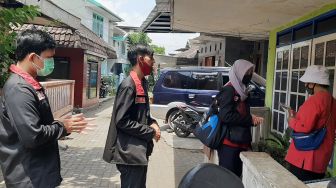 Mahasiswa PMM UMM Sosialisasi Protokol Kesehatan di Kel. Dinoyo