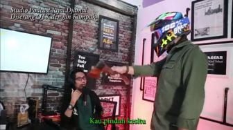 CEK FAKTA: Studio Podcast Rijal Djamal Diserang OTK Pakai Kapak ?