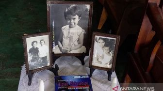 Foto Lawas, Ciuman Terakhir Jenderal A.H Nasution untuk Ade Irma Suryani yang Tewas Tertembak