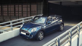 New MINI Cabrio Sidewalk Edition, Keseruan Berkendara dengan Atap Terbuka