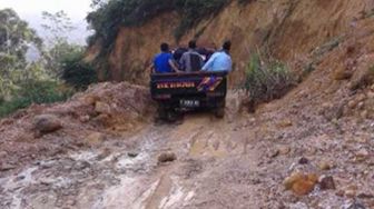 Rusak Akibat Banjir, Jalan Cipanas-Warung Banten Akan Diperbaiki Tahun 2021