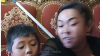 Viral Emak-emak Ngegas Ajari Pancasila ke Anak, Netizen: Duh Sakit Perut