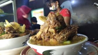 Makan 5 Mangkuk Gratis Malah Dapat Uang, Cuma di Mi Ayam Balungan Mbah Muji