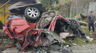 Viral TKP Kecelakaan Maut di Jalan Magelang, Korban Terkapar, Mobil Hancur