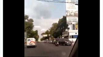 Ramai Antrean Mobil di Jalan Jenderal Sudirman Jogja, Ternyata karena Ini