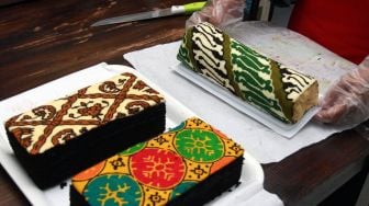 Kue Bolu Bermotif Batik