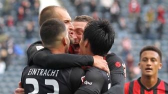 Eintracht Hentikan Start Sempurna Hoffenheim, Dortmund Bantai Freiburg