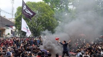 Bukan Cuma Ridwan Kamil,  Gubernur Ini Juga Tolak UU Cipta Kerja