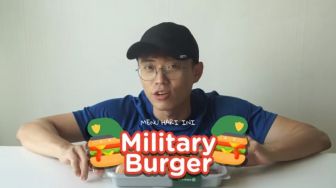 Unik! YouTuber Jang Hansol Cicipi Burger ala Militer dengan Selai Stroberi