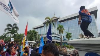 Mahasiswa Kaltim Tuntut Keadilan Buruh NTT yang Diusir dan PHK