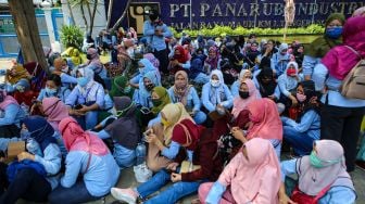 Tak Bakal Berani Protes, Buruh Perempuan Gampang Dipecat Perusahaan saat Pandemi