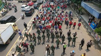 Agenda Demo di Gedung DPR, Ratusan Buruh Tangerang Tertahan di Daan Mogot