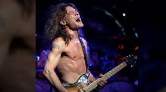 Eddie Van Halen, Matinya Amadeus Mozart versi Rock