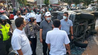 Mobil Polisi Digulingkan dan Dirusak Massa Pelajar STM di Bendungan Hilir